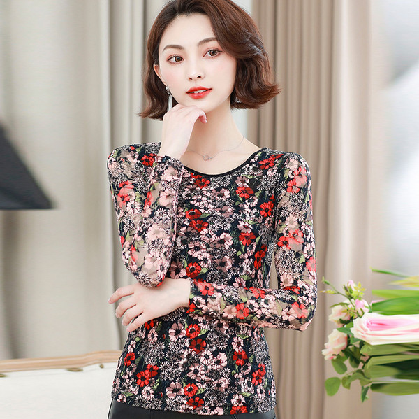 Γυναικέια μπλούζα σε floral πριντ σε δύο χρώματα