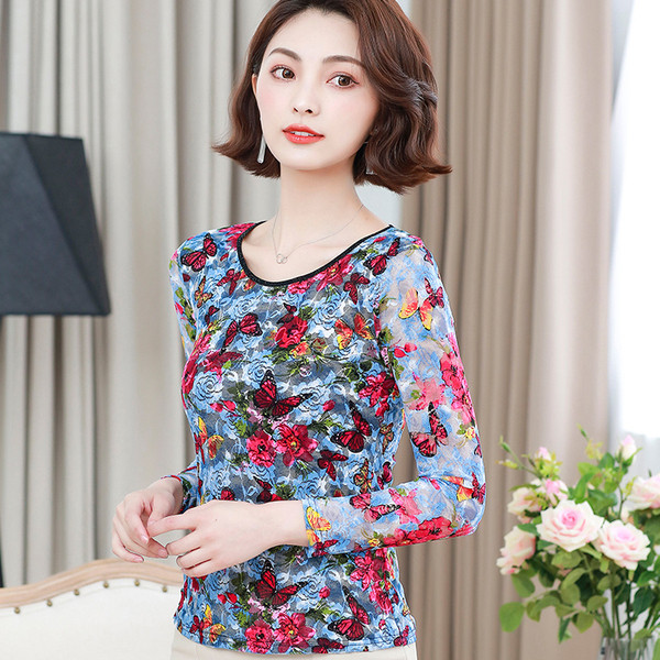 Γυναικέια μπλούζα σε floral πριντ σε δύο χρώματα