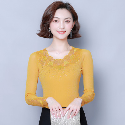 Μοντέρνα γυναικεία μπλούζα σε τρία χρώματα μεδαντέλα