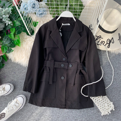 Κομψό γυναικείο σακάκι με ζώνη σε μαύρο και μπεζ χρώμα