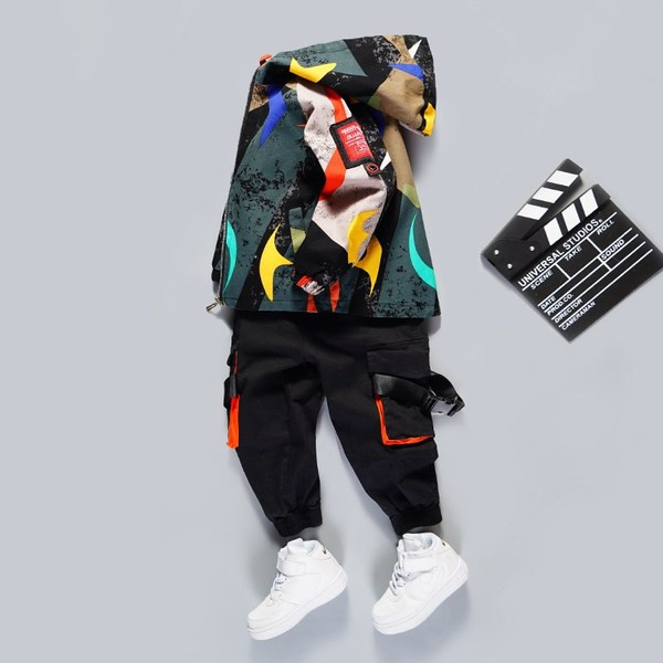 Új modell modern gyerek kabát fiúknak kapucnival és cipzárral