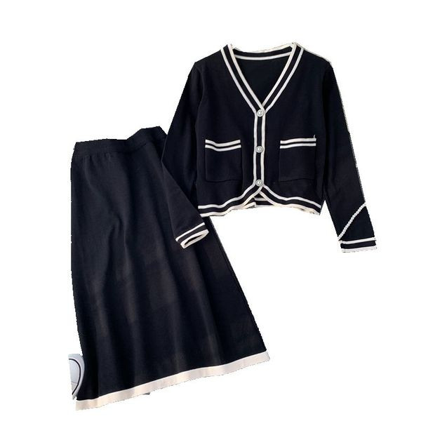 Set elegant pentru femei, care include un cardigan și o fustă lungă în mai multe culori