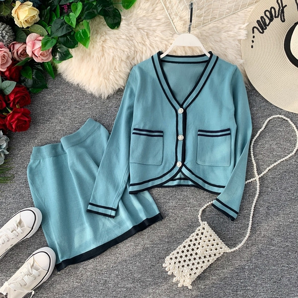 Set elegant pentru femei, care include un cardigan și o fustă scurtă în mai multe culori