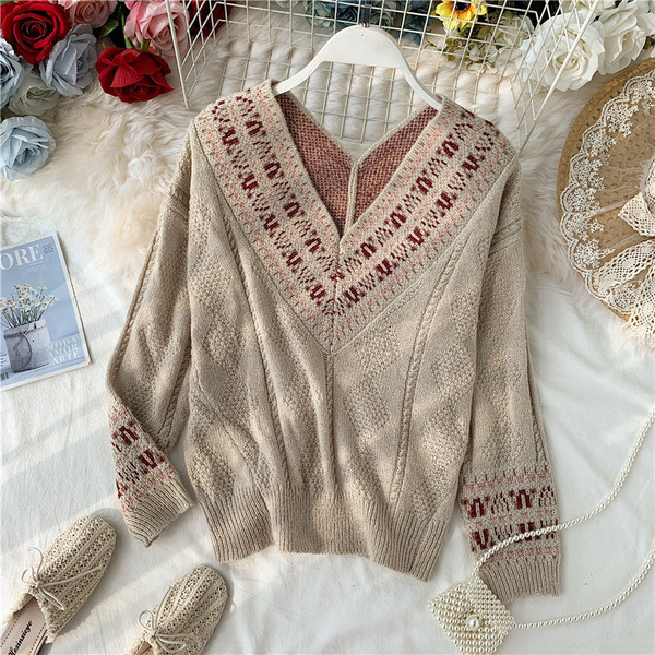 Νέο μοντέλο γυναικείο πουλόβερ σε μαύρο, λευκό και μπεζ χρώμα 