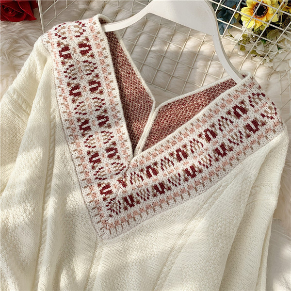 Νέο μοντέλο γυναικείο πουλόβερ σε μαύρο, λευκό και μπεζ χρώμα 