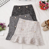 Μοντέρνα γυναικεία φούστα σε τρία χρώματα με κουμπιά