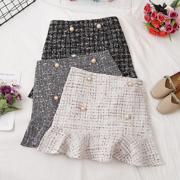 Μοντέρνα γυναικεία φούστα σε τρία χρώματα με κουμπιά