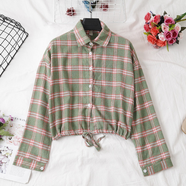 Kockás női ing több színben nyakkendővel és gombbal