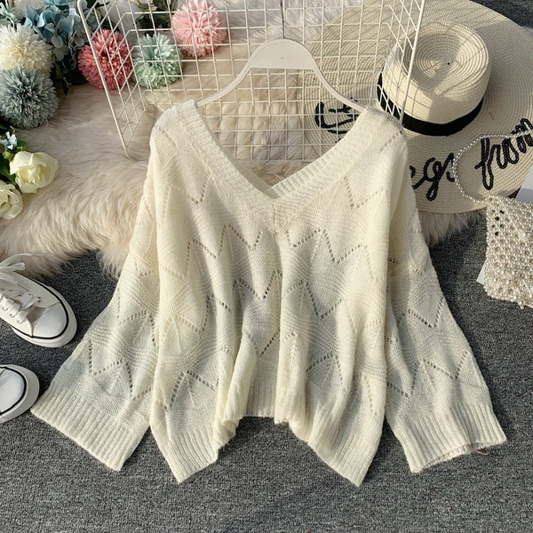 Modern női pulóver V-nyakkal, különböző színekben