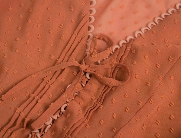 Νέο μοντέλο γυναικεία μπλούζα  με  κορδόνια και λαιμόκοψη στο πορτοκαλί και λευκό χρώμα