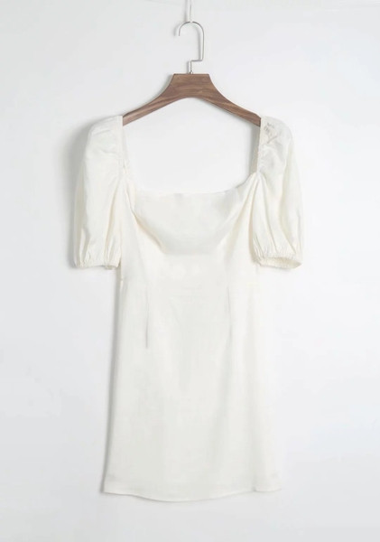 Μοντέρνο γυναικείο  φόρεμα με τετράγωνο ντεκολτέ σε μαύρο και άσπρο χρώμα