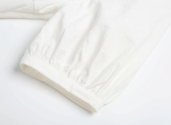 Νέο μοντέλο γυναικείο φόρεμα με λαιμόκοψη και  κορδόνια σε  λευκό χρώμα