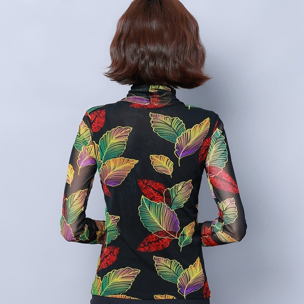 Μοντέρνα μπλούζα σε μαύρο χρώμα με φυτικά μοτίβα