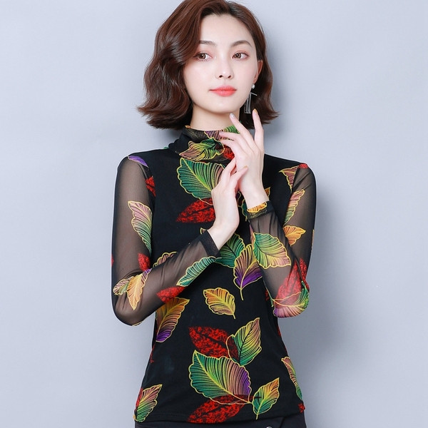 Μοντέρνα μπλούζα σε μαύρο χρώμα με φυτικά μοτίβα