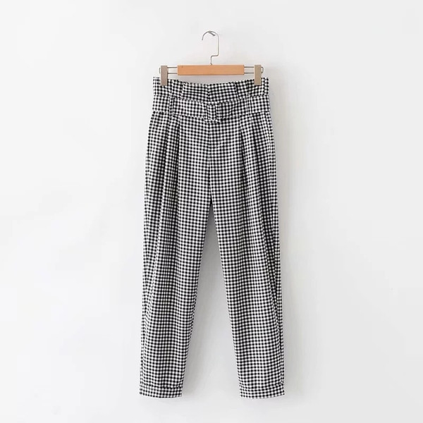 Pantaloni de dama in carouri cu talie inalta si curea in alb-negru