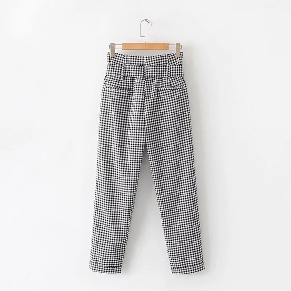 Pantaloni de dama in carouri cu talie inalta si curea in alb-negru