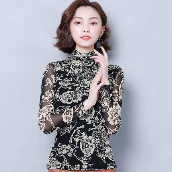 Νέο μοντέλο γυναικέια  μπλούζα  σε μαύρο χρώμα με φυτικά μοτίβα