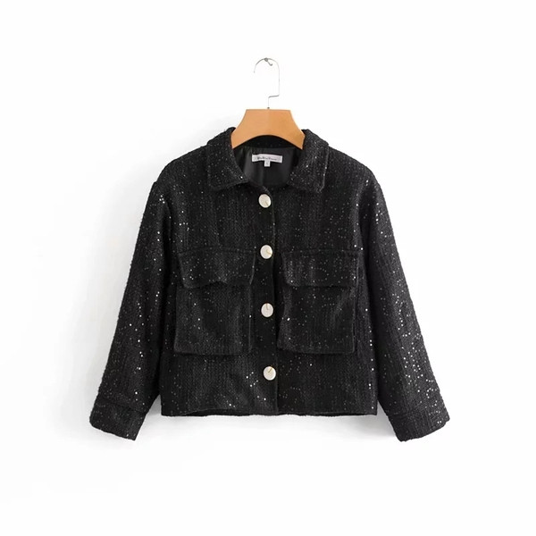 Modern női kabát flitterekkel és fekete-fehér zsebekkel