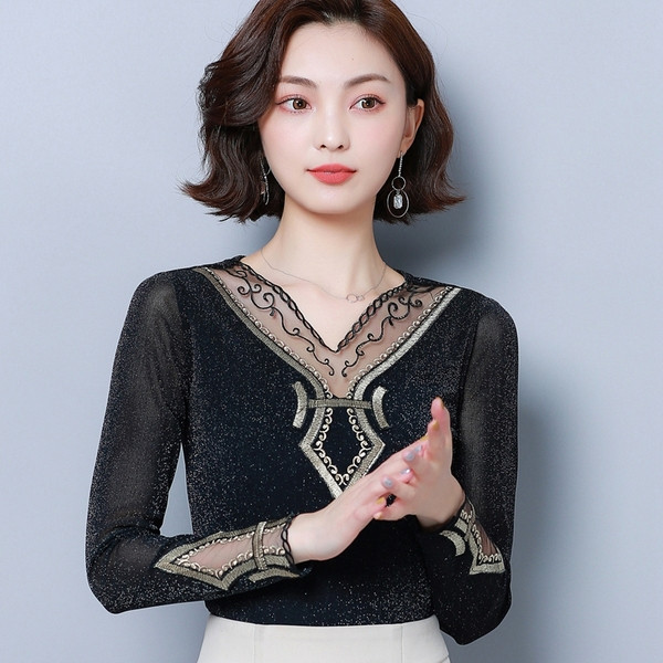 Stílusos női blúz három színben V-nyakkal és hímzéssel