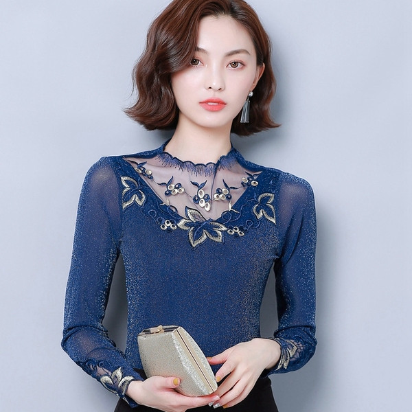 Μοντέρνα γυναικεία μπλούζα με κεντήματα σε διάφορα χρώματα