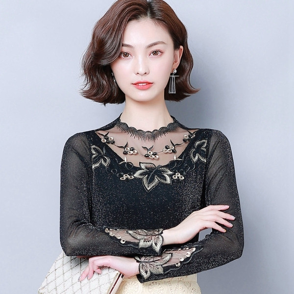 Μοντέρνα γυναικεία μπλούζα με κεντήματα σε διάφορα χρώματα