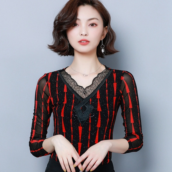 Bluza de dama in trei culori cu decolteu in V si dantela