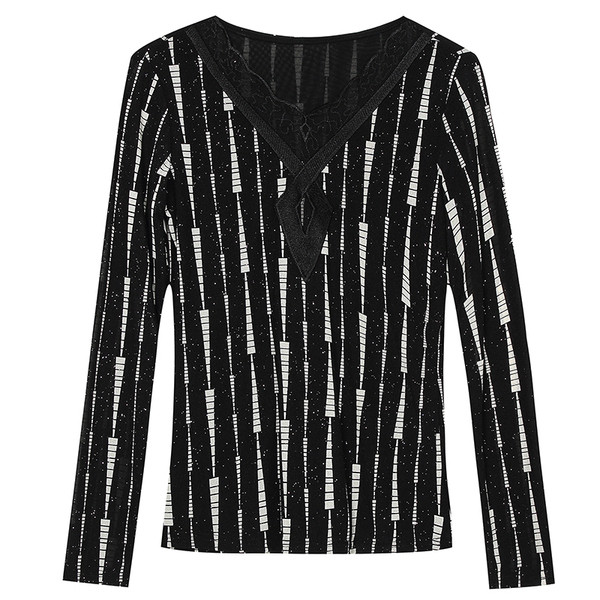 Bluza de dama in trei culori cu decolteu in V si dantela