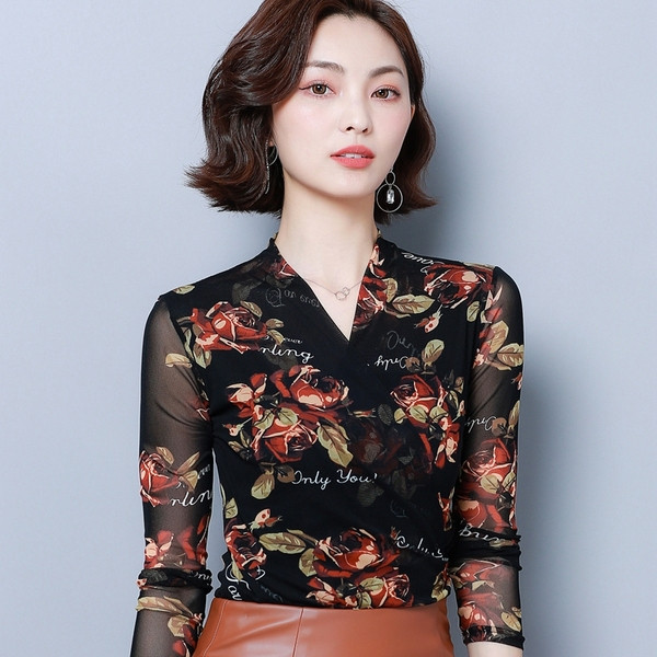 Νέο μοντέλο γυναικεία μπλούζα σε δύο χρώματα με μοτίβα λουλουδιών