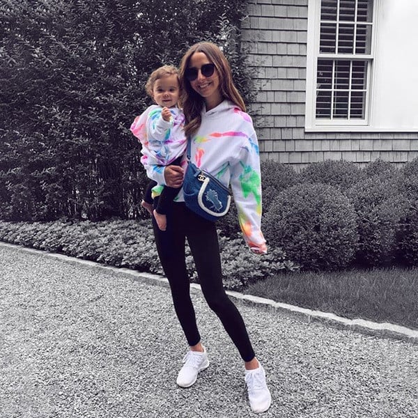 Casual γυναικείο φούτερ σε λευκό χρώμα  με κουκούλα 