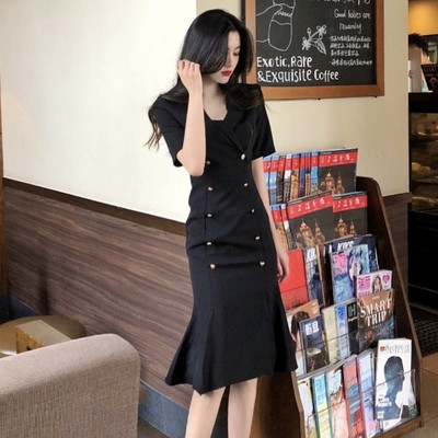 Rochie actuală de damă în două culori cu decolteu spitz