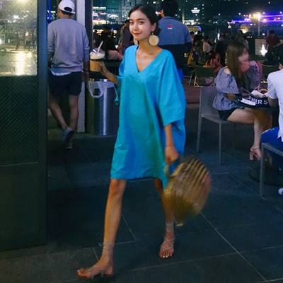 Μοντέρνο μοντέλο  γυναικείο φόρεμα με λαιμόκοψη