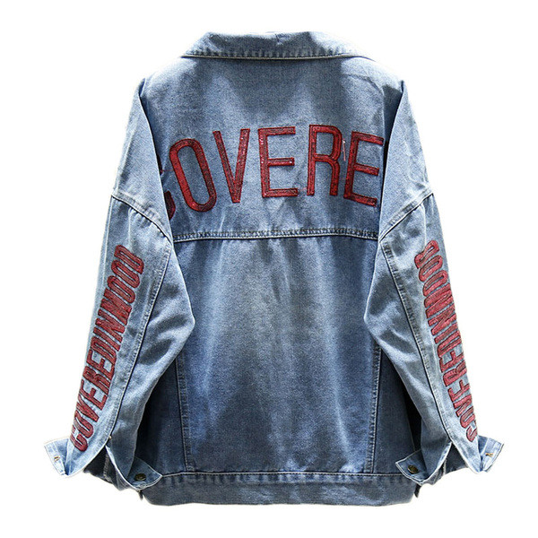 Modern farmerdzseki kék és fekete feliratokkal