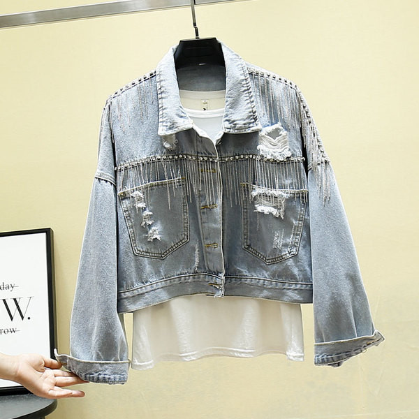 Νέο μοντέλο γυναικείο μπουφάν  με σκισμένα μοτίβα και μεταλλικά στοιχεία σε ανοιχτό χρώμα