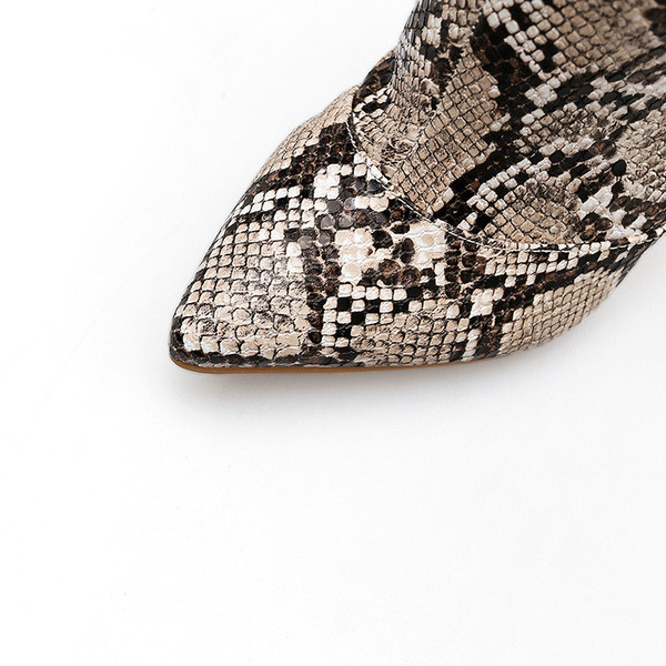 Γυναικεία γυναικεία παπούτσια με λεπτό τακούνι  και  κορδόνια σε δύο χρώματα