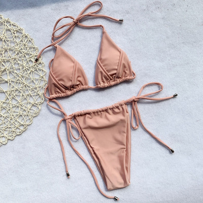 Бански костюм от две части с триъгълно горнище в бежов цвят