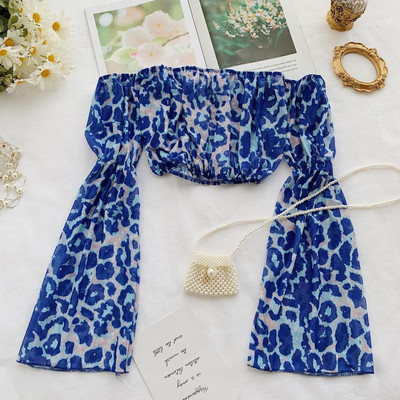 Σύντομη γυναικεία μπλούζα  με ζωικό μοτίβο σε διάφορα χρώματα