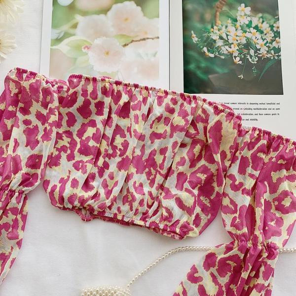 Σύντομη γυναικεία μπλούζα  με ζωικό μοτίβο σε διάφορα χρώματα