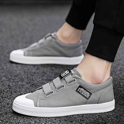 Új férfi tornacipő modell három színben emblémával