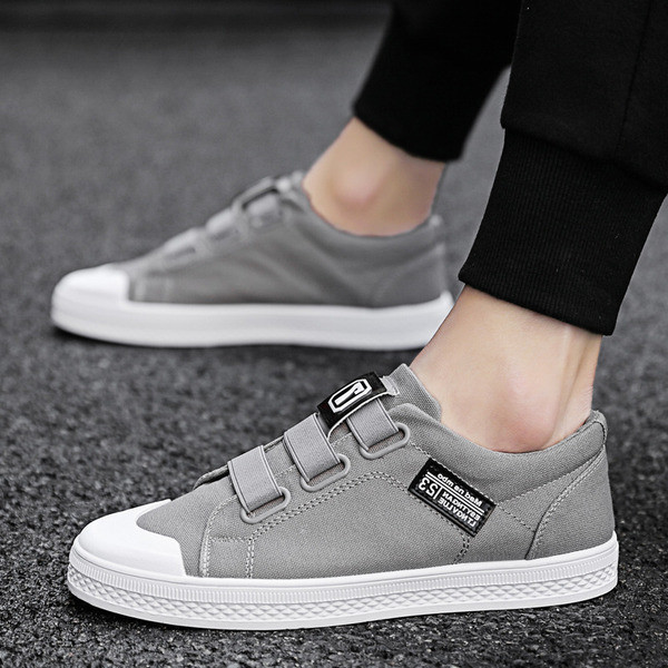 Új férfi tornacipő modell három színben emblémával