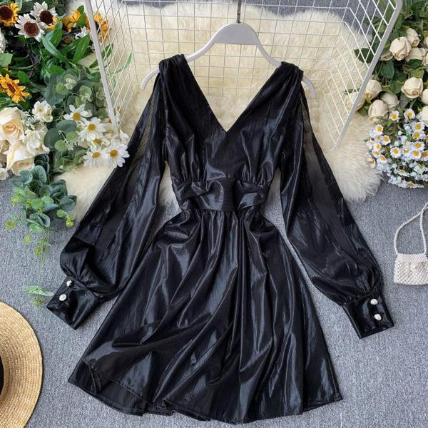 Νέο μοντέρνο γυναικείο φόρεμα με V-neck σε μαύρο και χρυσό χρώμα