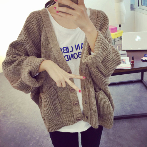 Női mellény gombokkal és zsebekkel - széles modell