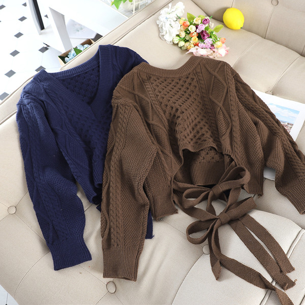 Μοντέρνο γυναικείο πουλόβερ με δεσμούς σε διάφορα χρώματα