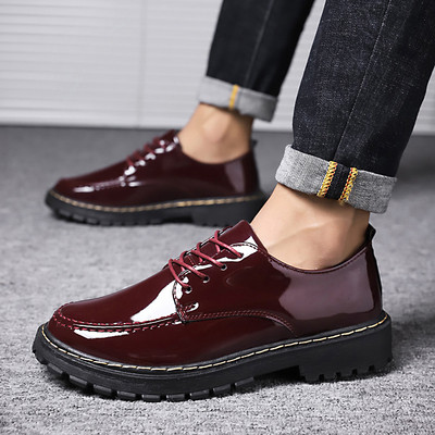 Μοντέρνα ανδρικά παπούτσια σε μαύρο και κόκκινο χρώμα με κορδόνια