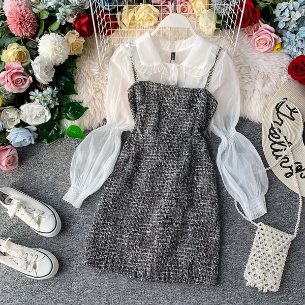 Stílusos női szett, amely tartalmaz egy átlátszó inget és egy ruhát vékony pántokkal, több színben