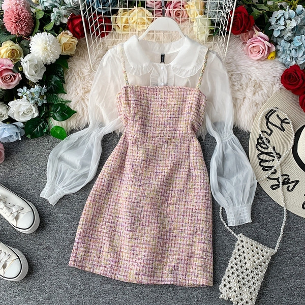 Stílusos női szett, amely tartalmaz egy átlátszó inget és egy ruhát vékony pántokkal, több színben