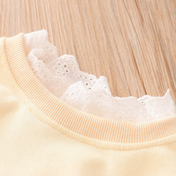 Нов модел актуална детска блуза с апликация и О-образно деколте в бежов цвят