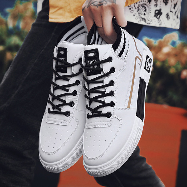 Férfi tornacipő fehér és fekete színben, lapos talppal és fűzővel