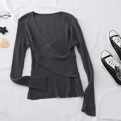 Λεπτό γυναικείο πουλόβερ V με λαιμό σε διάφορα χρώματα