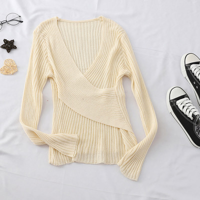 Λεπτό γυναικείο πουλόβερ V με λαιμό σε διάφορα χρώματα