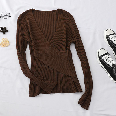 Λεπτό γυναικείο πουλόβερ V με λαιμό σε διάφορα χρώματα